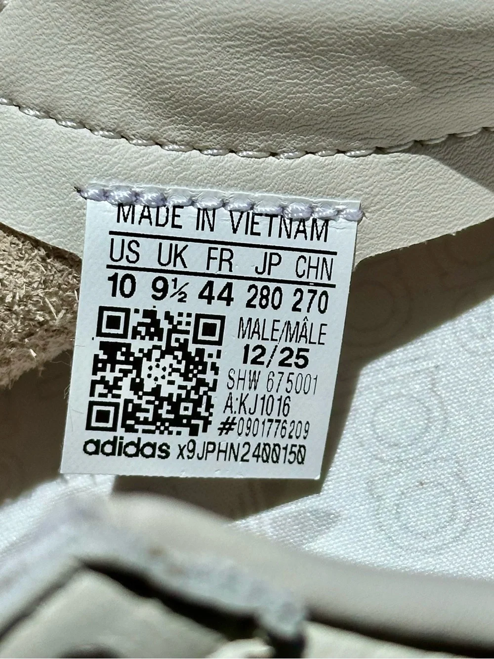 adidas Paris  (Core White/ Chalk Pearl /Gum3 )